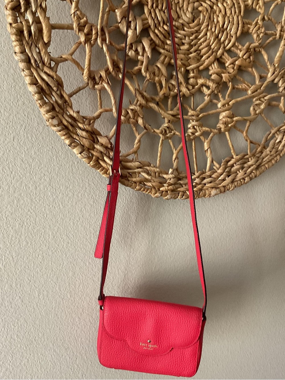 kate spade Pebbled Leather Crossbody in Bright Red. One size. NWOT. Never used. - Picture 3 of 11